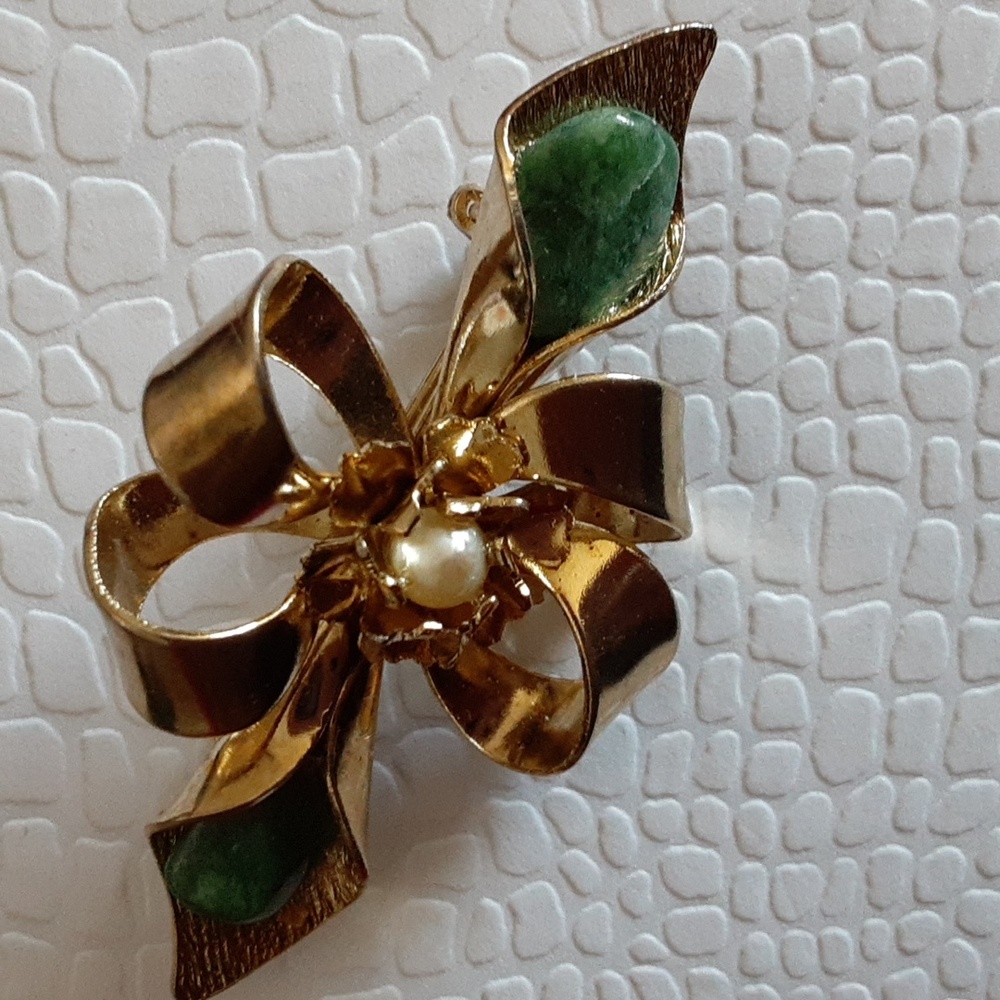 Gold-tone Bow Brooch with Jade and pearl accents